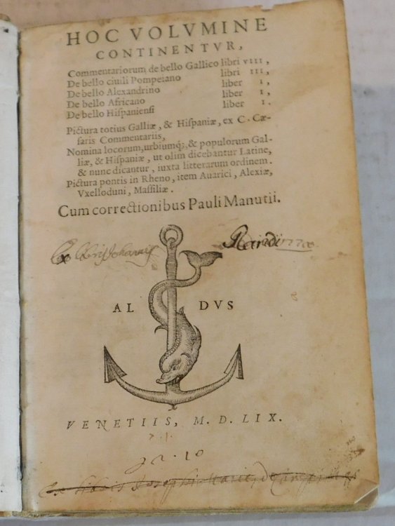 HOC VOLVMINE CONTINENTVR, Commentariorum de bello Gallico libri VIII ; De bello ciuili Pompeiano libri III ; De bello Alexandrino liber I ; De bello Africano liber I ; De bello Hispaniensi liber I. Pictura totius Galliae, & Hispaniae, ex C. Caesaris commentariis. Nomina locorum, urbiumq[ue] & populo