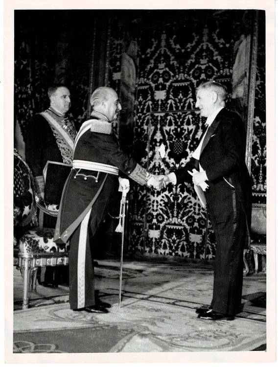 SOUVENIR ALBUM PRESENTED TO LINCOLN MACVEAGH by the SPANISH MINISTRY OF FOREIGN AFFAIRS Memorializing his Presentation of Credentials as Ambassador to Spain, Together with a CONGRATULATORY LETTER FROM JUAN III and ORIGINAL PHOTOGRAPHS by CAMPUA.