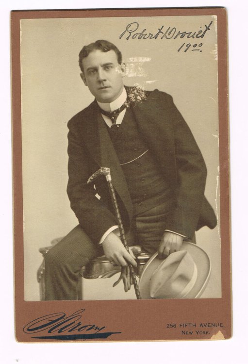 ORIGINAL CABINET CARD PHOTOGRAPH OF THE AMERICAN ACTOR & PLAYWRIGHT ROBERT DROUET BY SARONY, SIGNED BY THE ACTOR.