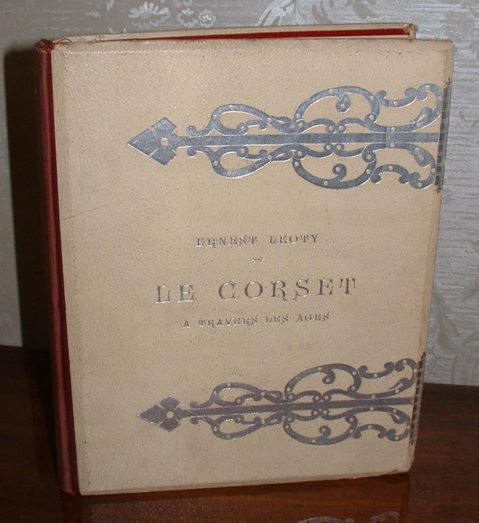 Le Corset a Travers Les Ages