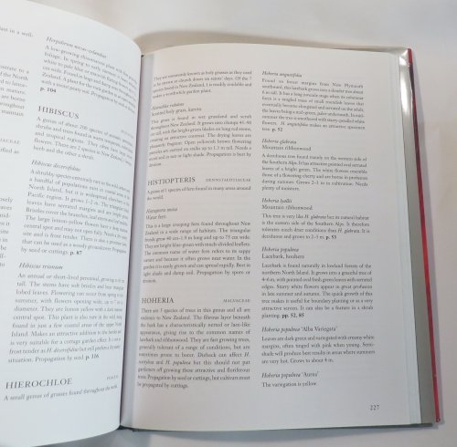 The Gardener's Encyclopaedia of New Zealand Native Plants