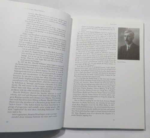 Plain Living High Thinking : The Family Story of Jennie and Will Lovell-Smith