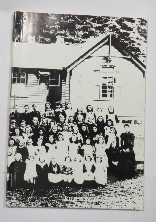Centennial Kurow Schools 1882 1982 100 Years Education: Kurow - Wharekuri - Otiake - Hakataramea - Mt. Parker - Foveran