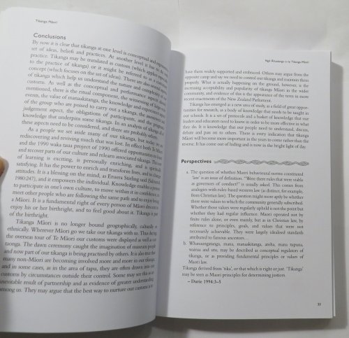 Tikanga Maori : Living by Maori Values