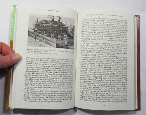 Children of the Back Lanes : Destitute and Neglected Children in Colonial New South Wales [Dust-jacket title: Children of the Backlanes]