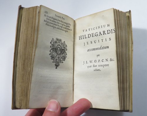 Elixir Jesuiticum, Sive Quinta Essentia Jesuitarum ex variis, inprimis Pontificiis, authoribus Alembico veritatis extracta, mundi theatro exhibetur, continens [. . .]