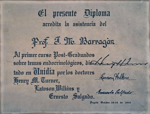 El presente Diploma acredita la asistencia de; Prof. J. M. Barragan, Al primer curso Post-Graduados sobre temas endocrinologicas . . .