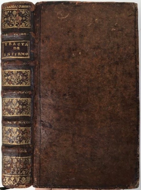Tractatus de infirmorum sanitate tuenda, vitaque producenda, libro ejusdem argumenti anglice edito longe auctior & limatior. Cum ejusdem tractatu de natura fibrae ejusque laxae sive resolutae morbis. Accessit huic editioni Cliftoni Winteringham commentarium nosologicum. with: De natura fibrae. Ejusq