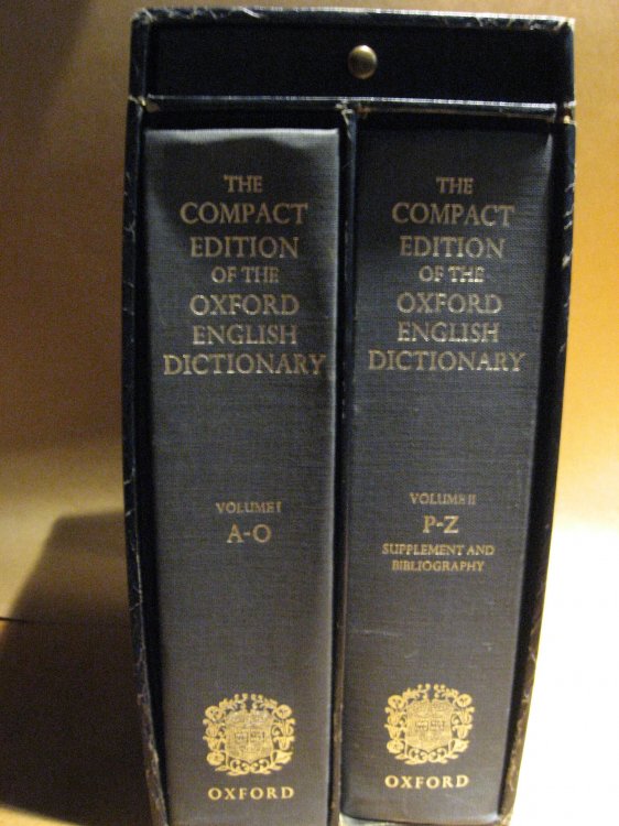 The Compact Edition of the Oxford English Dictionary: Complete Text Reproduced Micrographically (2 Volumes in a Slipcase, with Magnifying Glass)