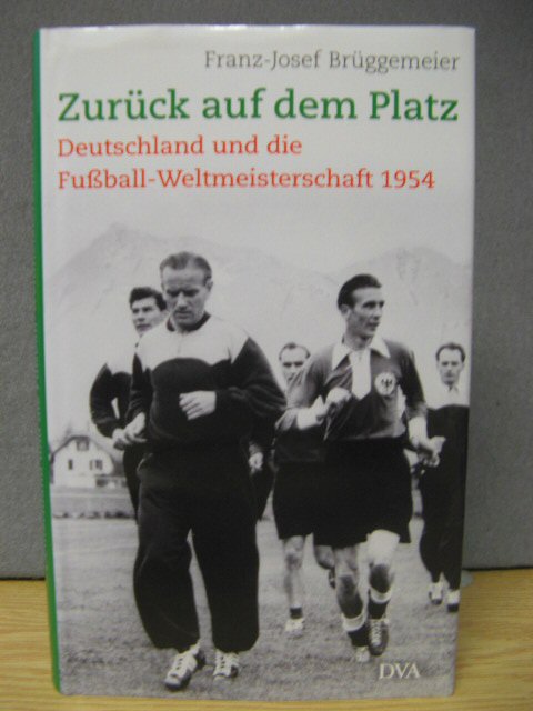 Zuruck auf dem Platz: Deutschland und die Fussball-Weltmeisterschaft 1954