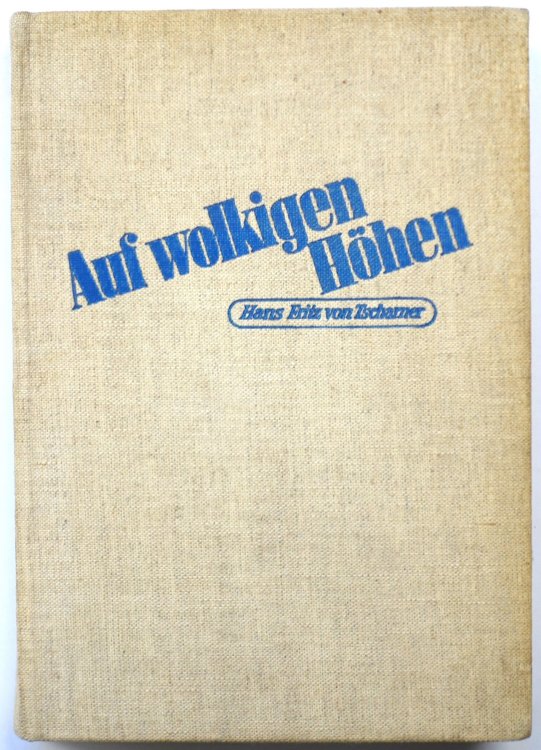 Auf Wolkigen HOHEN