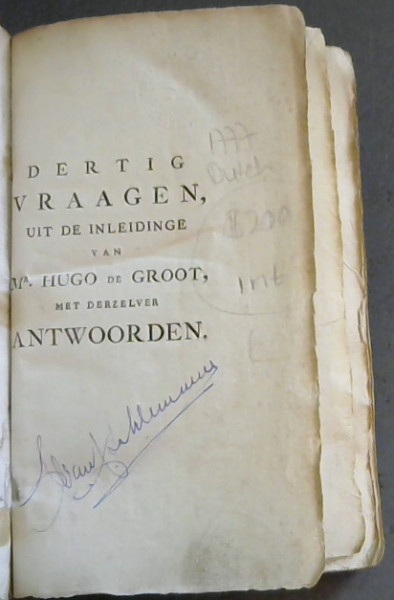 Dertig Rechtsgeleerde Vraagen, Uit de Inleidinge tot de Hollandsche Regtsgel. van wyle Mr. Hugo de Groot, Eerst aan het Publicq ter beantwoording voorgestelt, en nu benevens de daar op ingekomende Antwoorden van de Heeren Mr Willem Schorer, Praesident in den Ed Hove van Vlaanderen, en Superintendent