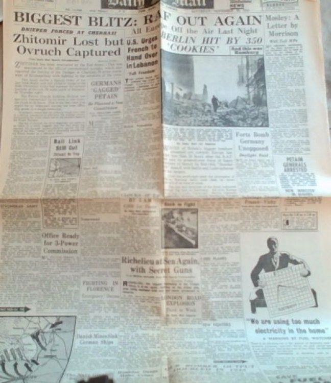 Original 2nd World War Newspaper. - 2 pages; Daily Mail: Biggest Blitz: RAF Out Again; Saturday, November 20 1943