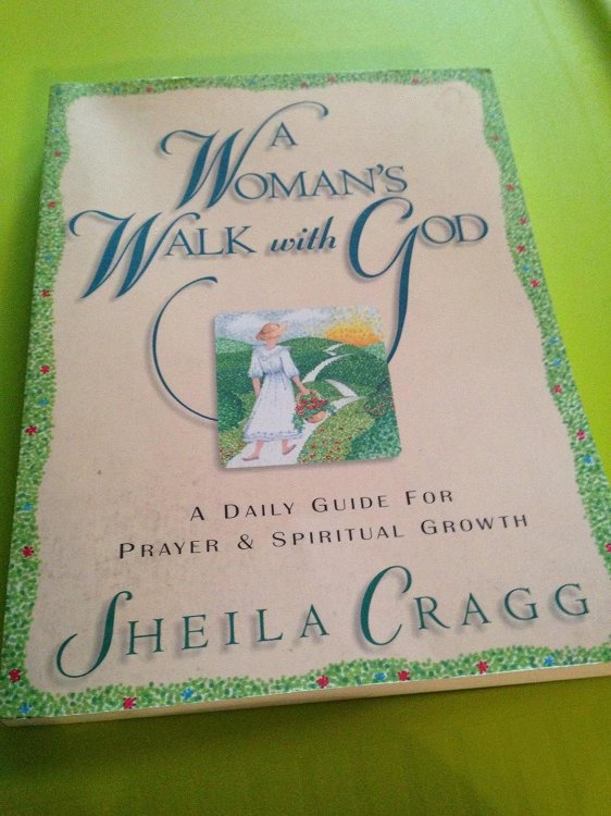 A Woman's Walk With God: A Daily Guide for Prayer and Spiritual Growth