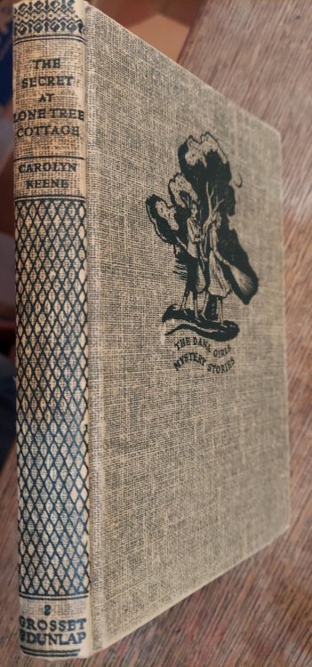 The Secret at Lone Tree Cottage [The Dana Girls Mystery Stories]