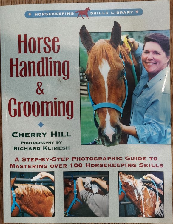 Horse Handling & Grooming (Horsekeeping Skills Library)