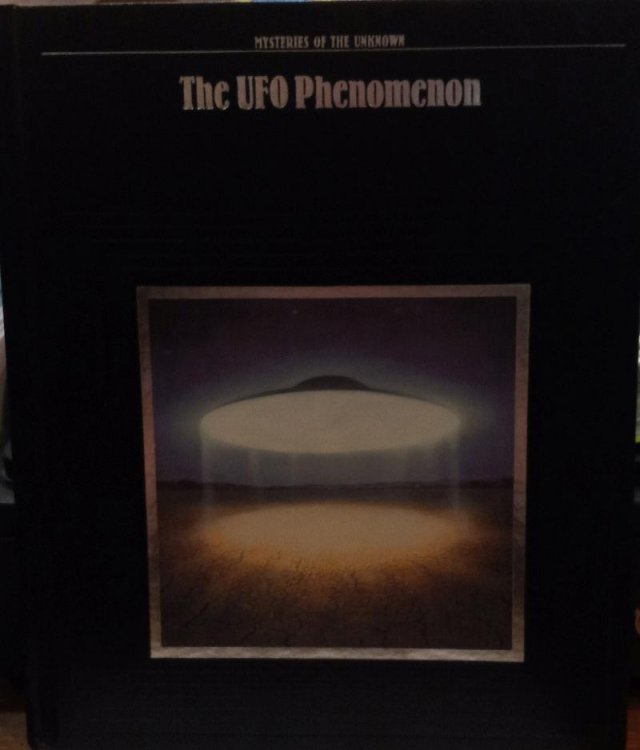 The UFO Phenomenon (Mysteries of the Unknown Series)