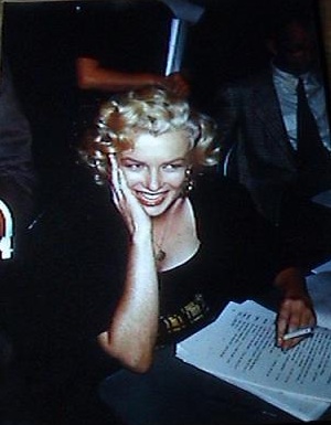 1952 ARCHIVE OF ORIGINAL COLOR STEREOVIEW POSITIVES OF THE REMARKABLE AND STUNNINGLY BEAUTIFUL MARILYN MONROE DURING A BROADCAST OF EDGAR BERGEN AND CHARLIE MCCARTHY'S RADIO SHOW