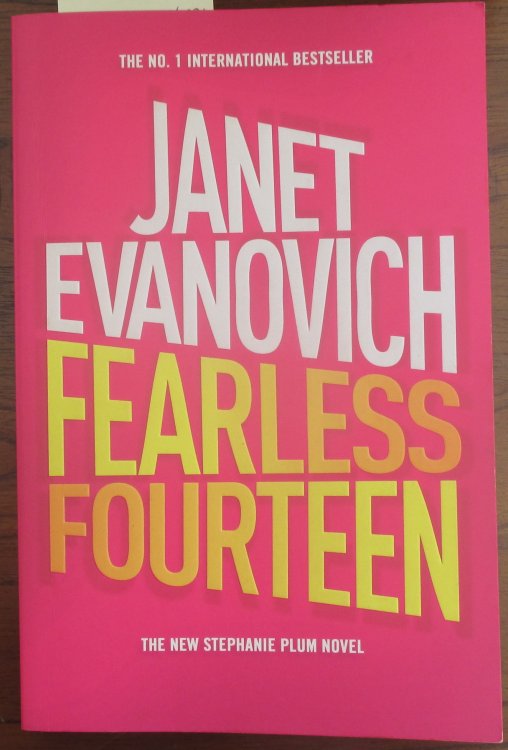 Fearless Fourteen (A Stephanie Plum Novel)