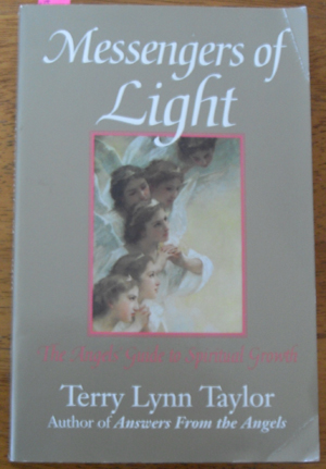 Messengers of Light: The angels' Guide to Spiritual Growth
