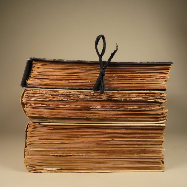 L'Assiette au beurre Issues. Paris: 1901-1925 (3 Portfolios containing Individual Issues)