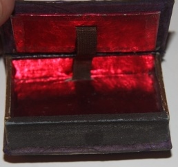 [Faux Book] Small Box with Needlepoint on Front