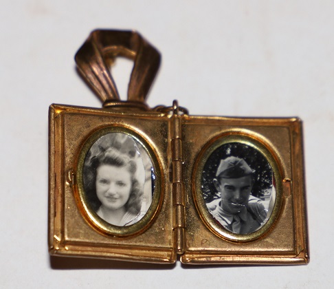 [Faux Book] Miniature Faux Book Brass Locket Pin with Two Oval Framed Photos within
