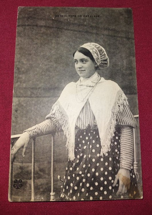 Type de Catalane No. 2376 - b&w postcard after photograph