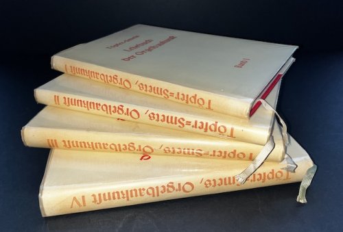 Lehrbuch der Orgelbaukunst. IV. und V. Auflage. Wiederum neu bearbeitet von Paul Smets, Organist und Orgelsachverstndiger in Mainz. Erster Band; Zweiter Band; Dritter Band; Vierter Band.