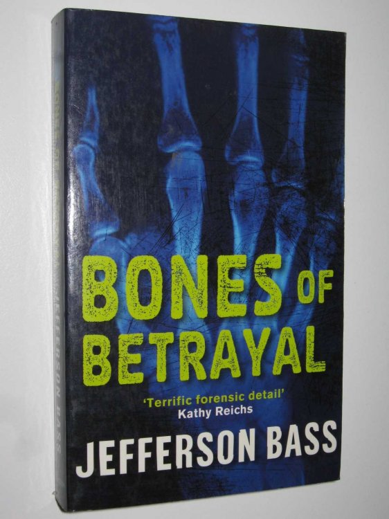 Bones of Betrayal - The Body Farm Series