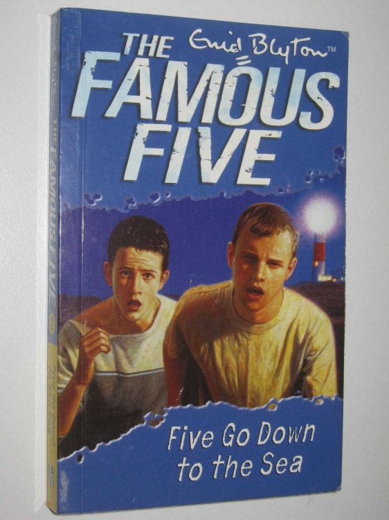 Five Go Down to the Sea - Famous Five Series #12