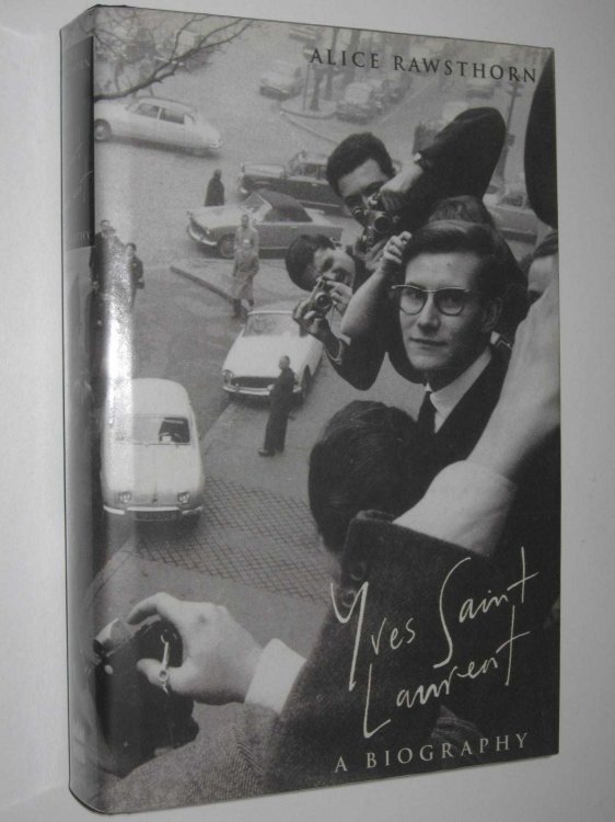 Yves Saint Laurent : A Biography