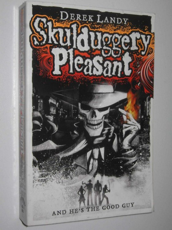 Skulduggery Pleasant - Skulduggery Pleasant Series #1