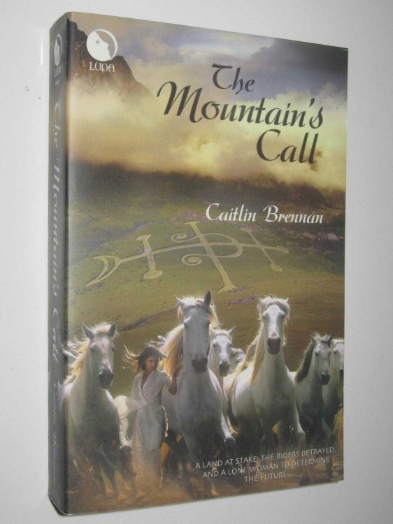 The White Magic Series : The Mountain's Call + Song of Unmaking + Shattered Dance
