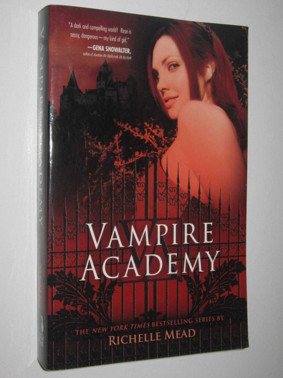 Vampire Academy - Vampire Academy Series #1
