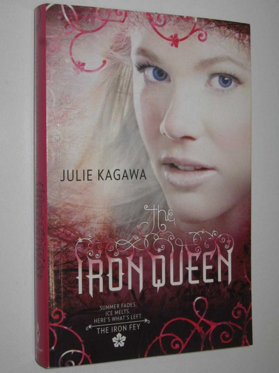 The Iron Queen - Iron Fey Series #3