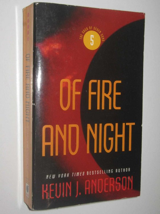Of Fire and Night - Saga of Seven Suns #5