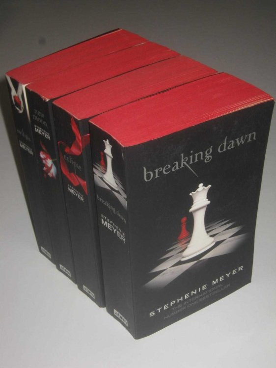Twilight Series : Twilight + New Moon + Eclipse + Breaking Dawn