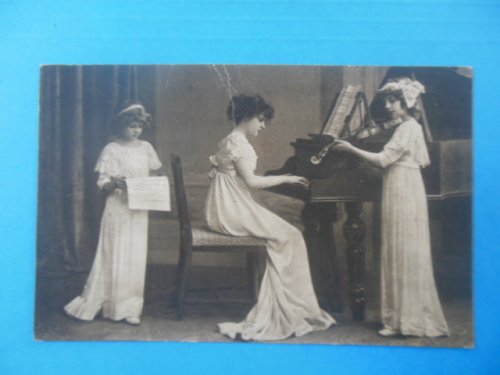 Postcard Trio Young Girls Making Music (German)