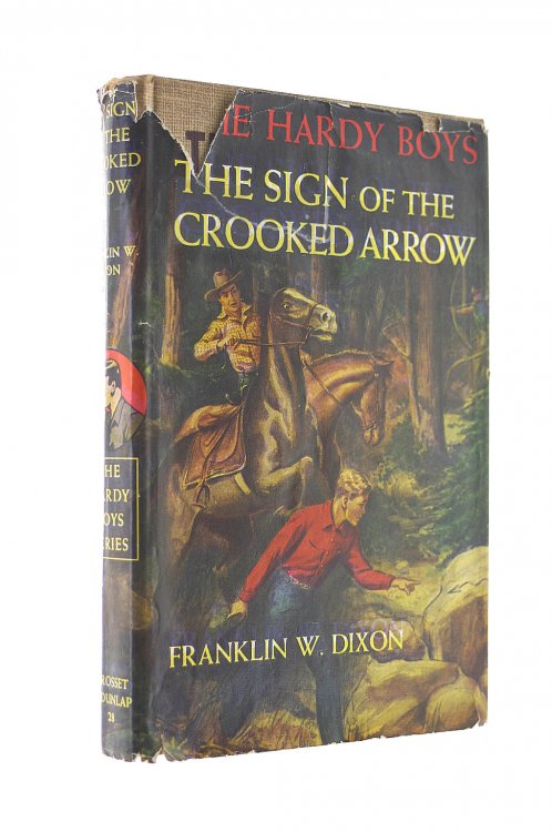 The Sign of the Crooked Arrow (Hardy Boys, Book 28)
