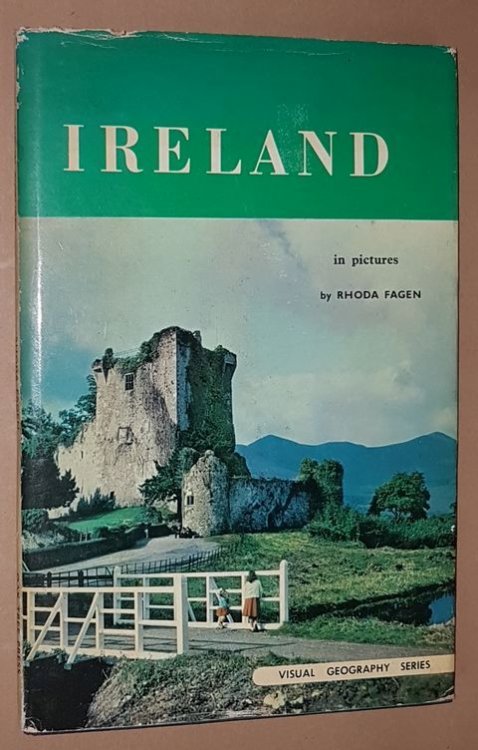 Ireland in Pictures (Visual Geography Series)