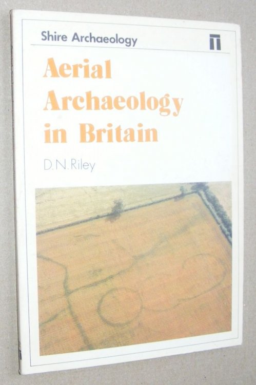 Aerial Archaeology in Britain (Shire Archaeology 22)
