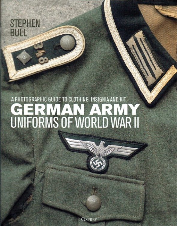 GERMAN ARMY UNIFORMS OF WORLD WAR II : A PHOTOGRAPHIC GUIDE TO CLOTHING, INSIGNIA AND KIT