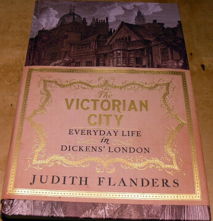 The Victorian City ; Everyday life in Dicken's London