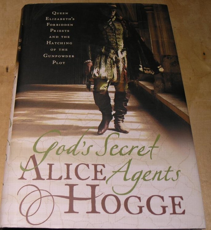 God's Secret Agents; Queen Elizabeth's Forbidden Priests and the Hatching of the Gunpowber Plot