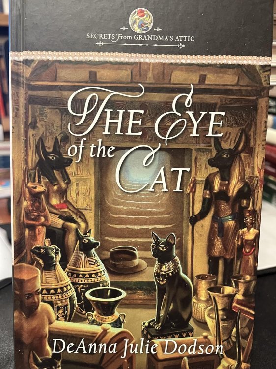 #8 The Eye Of The Cat (Secrets from Grandma's Attic)