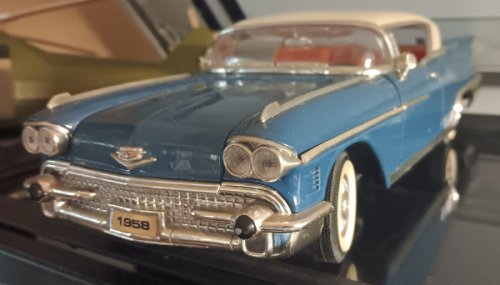 CADILLAC Eldorado Seville 1958 Road Legends 1:18