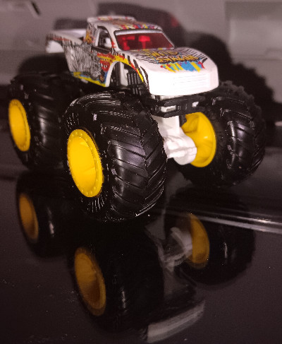 2020 Hot Wheels Monster Truck Wild Streak 1:64 Demolition Doubles 4x4