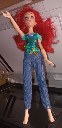 2017 Hasbro Disney Princess Little Mermaid ARIEL Fashion Doll