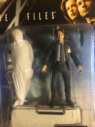 1998 Macfarlane X-Files Agent Fox Mulder Figure with corpse. NIB. 6